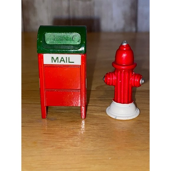 Department 56 Fire Hydrant and Mail Box Heritage Village Dickens Snow Village - Picture 1 of 5